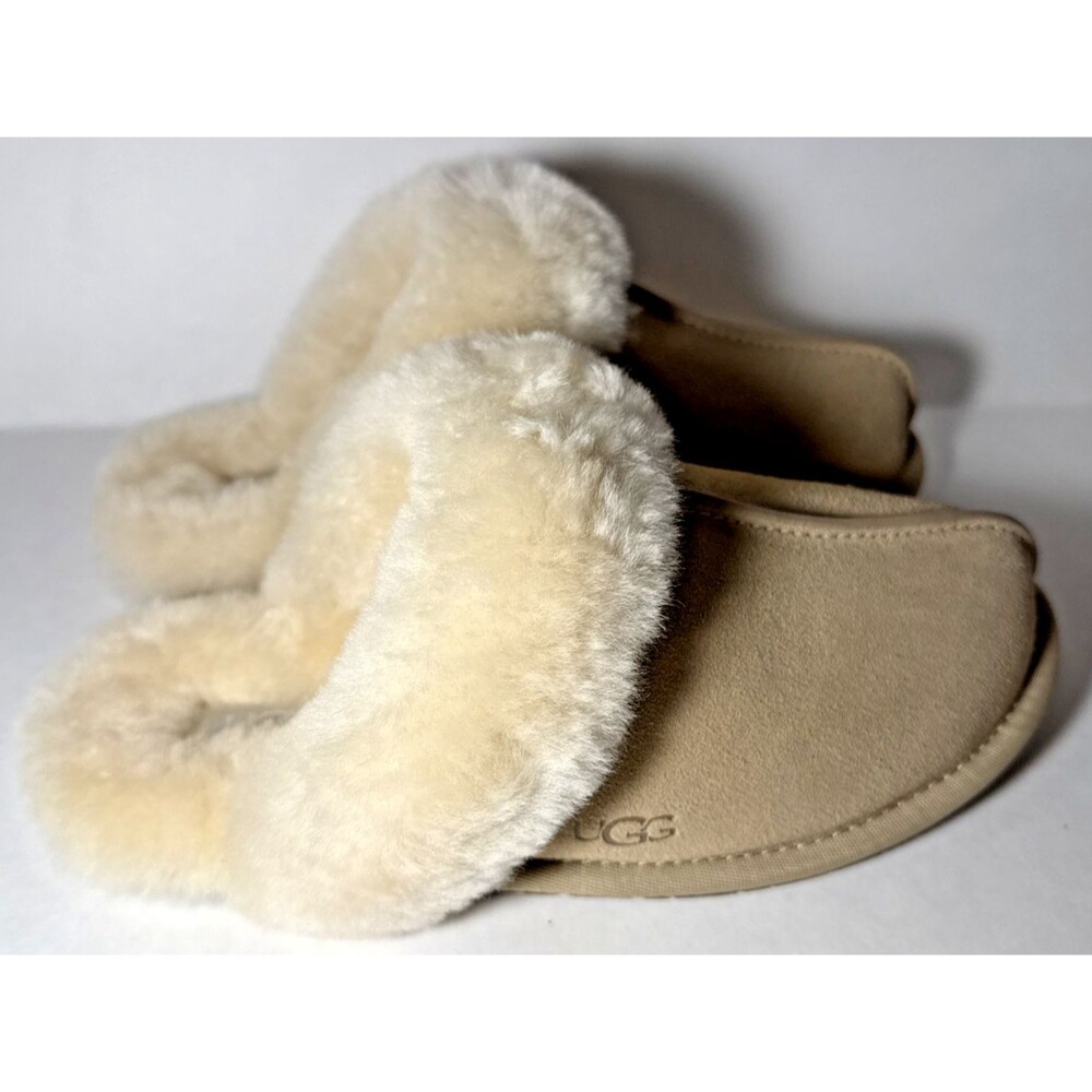 UGG Scuffette II Suede and Sheepskin Slippers - Sand -Women's 6 -NEW Damaged Box